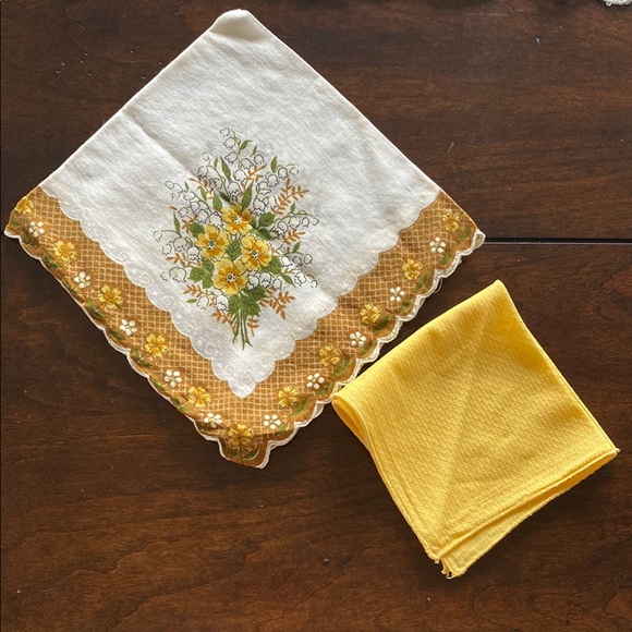 Accessories - Vintage Floral Handkerchief Set - Yellow & White Hankies!